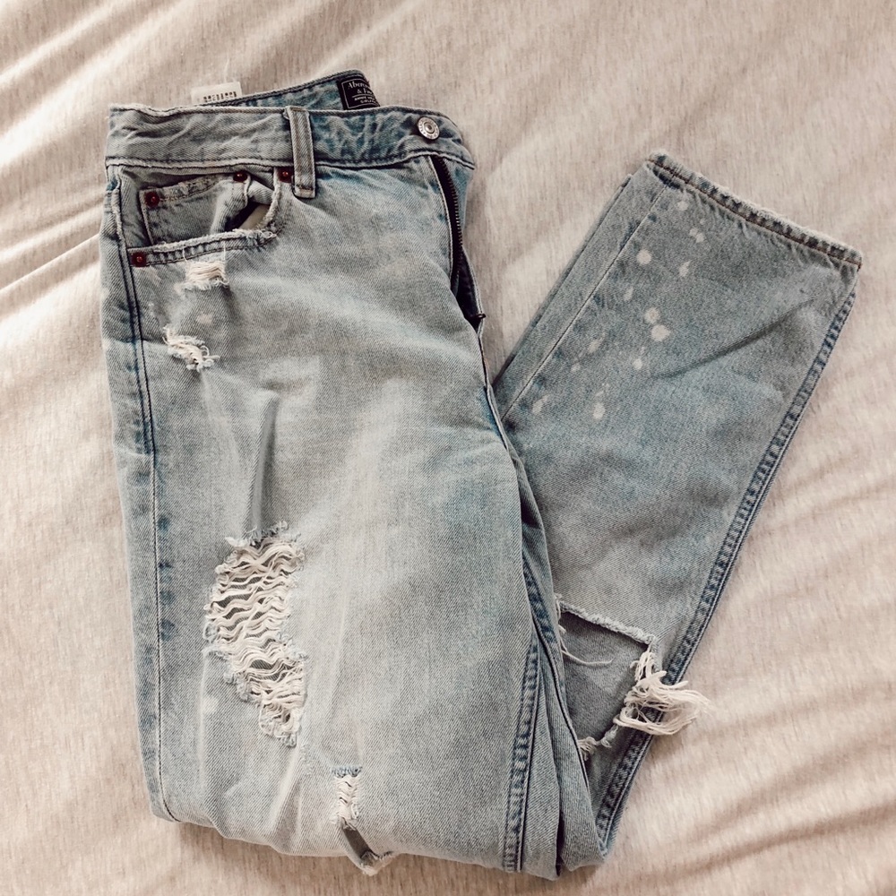 Abercrombie distresses girlfriend jeans